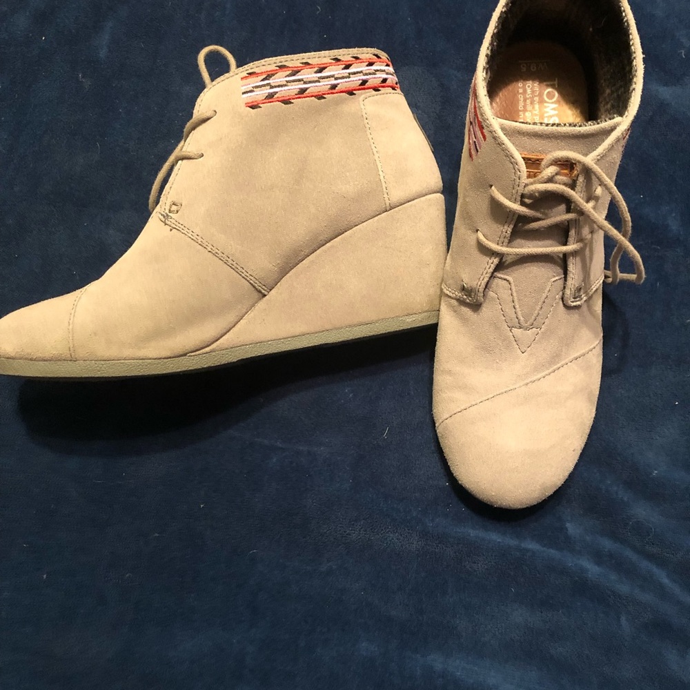 Toms Desert Wedge Size 9.5